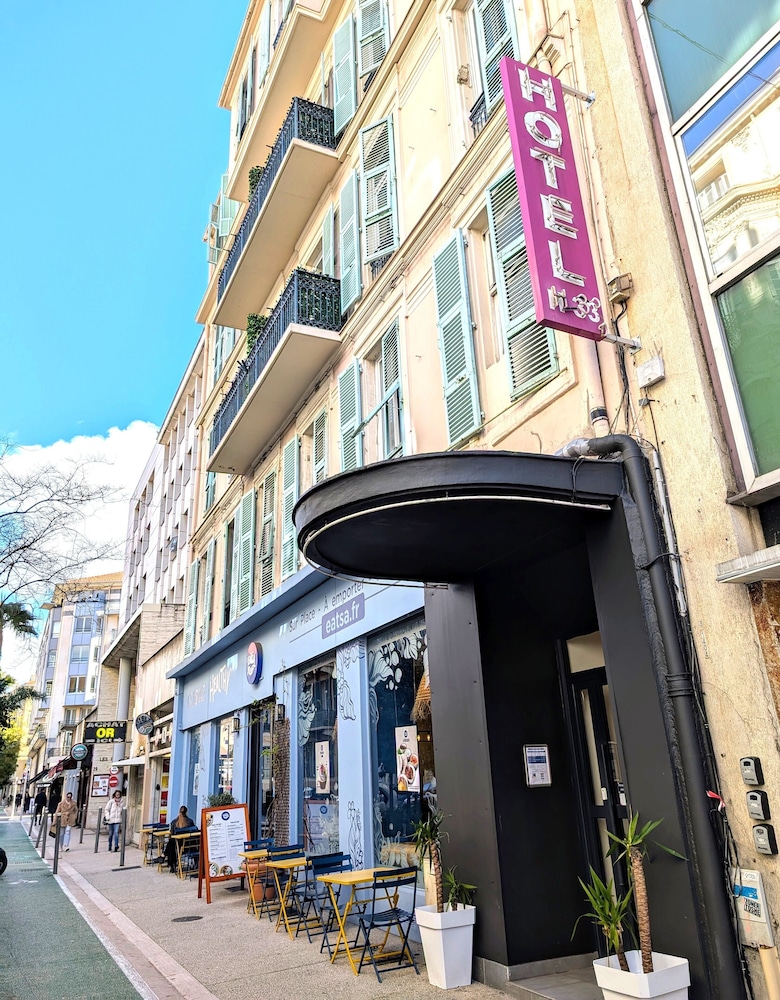 Hotel H33 1/50