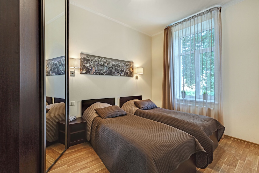 1 Bedroom, City, Apartment, Double and Twin Beds, Kitchen