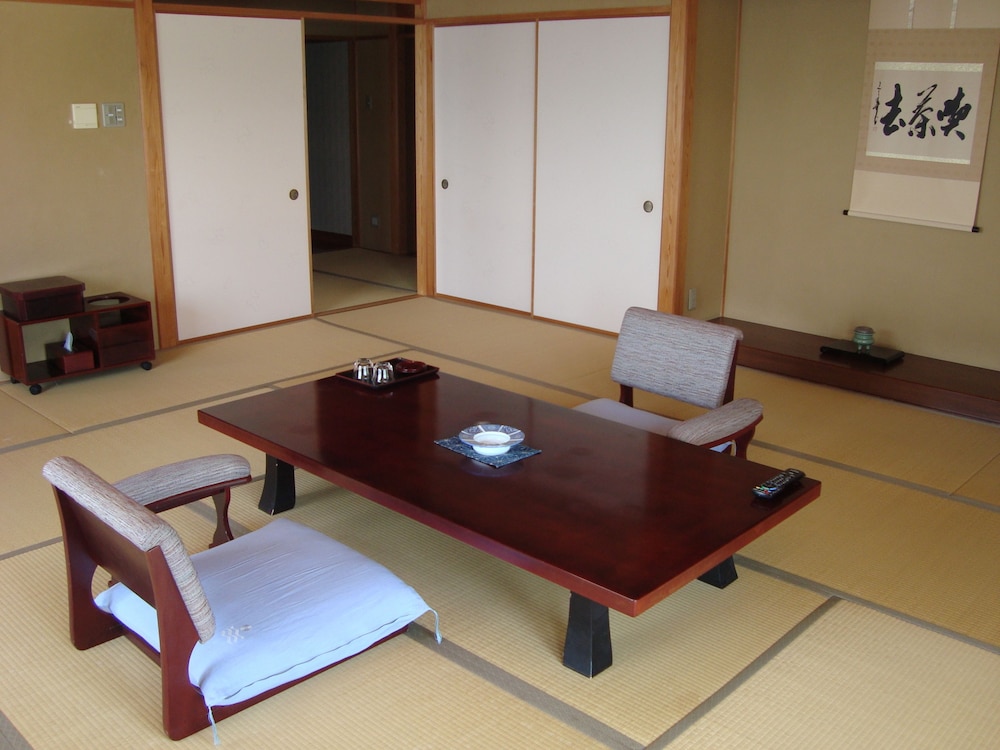 Shiraraso Grand Hotel 34/36