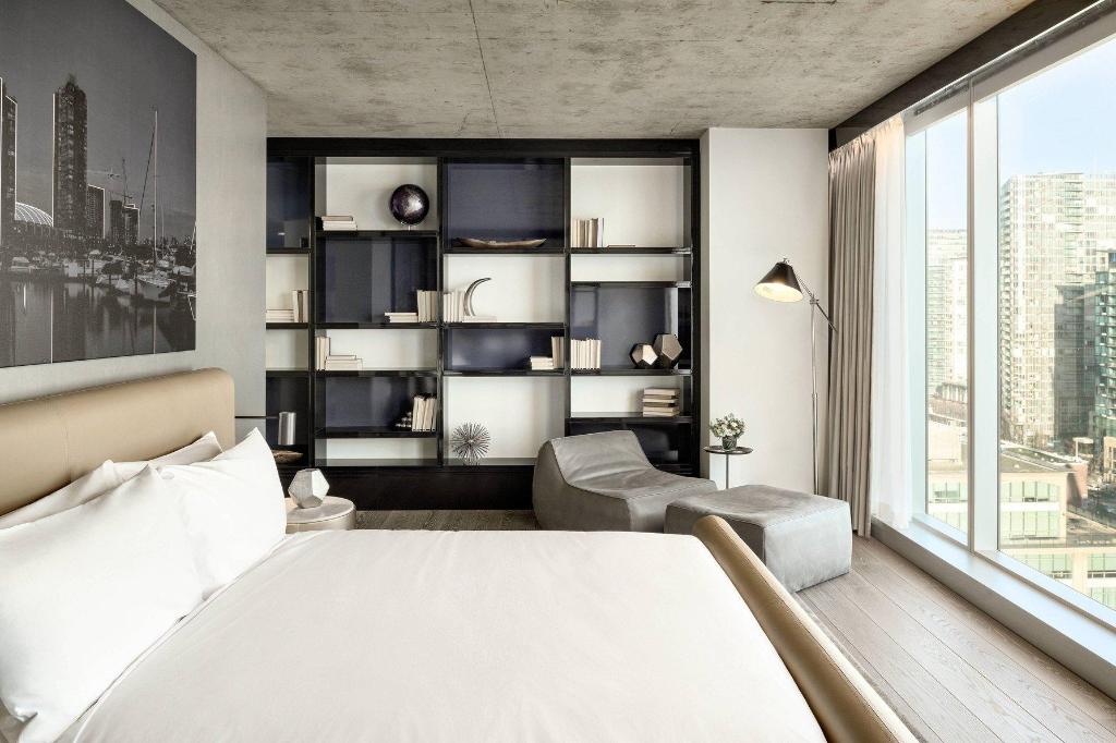 1 Bedroom, Bi Level, Loft, Suite, King Bed, Stadium View, Balcony, High Floor