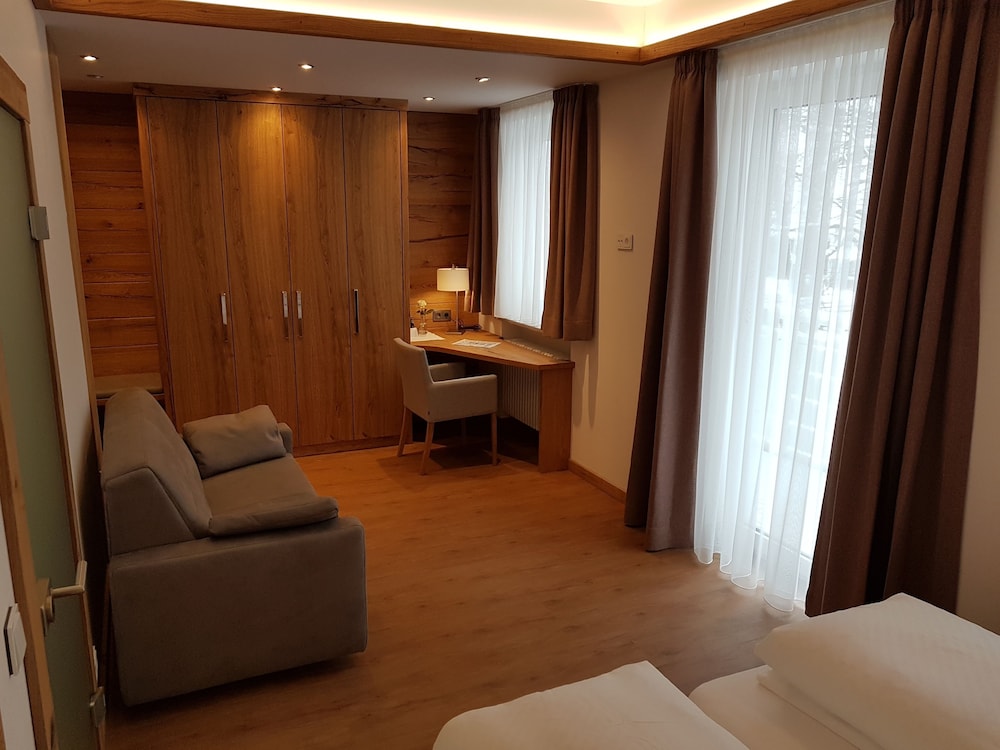Kurhotel Roswitha 53/72