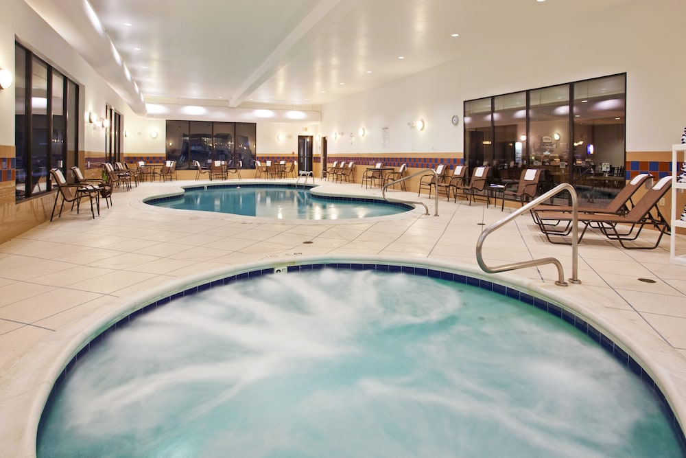 Holiday Inn Express Hotel Suites Zanesville North 33/66