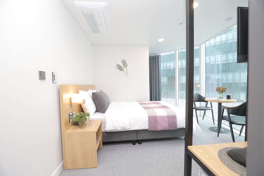 LINE HOTEL MYEONGDONG 11/56