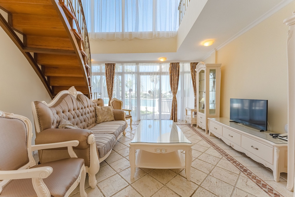 Flamingo Suites 23/50