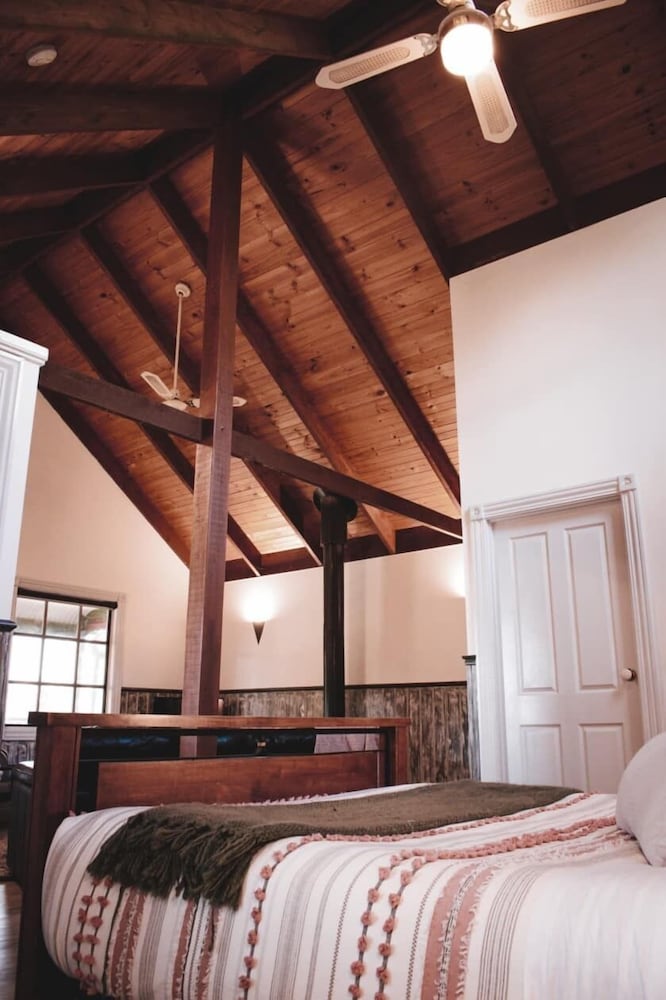 TRAWOOL COTTAGES AND FARMSTAY 8/49