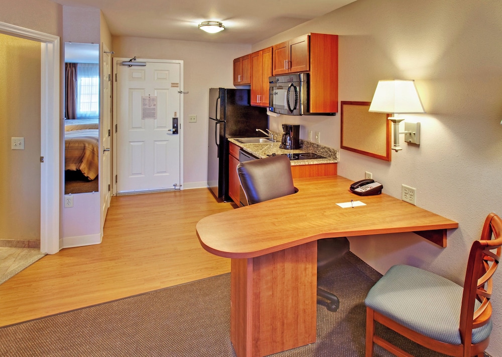 CANDLEWOOD SUITES WILLISTON 60/77
