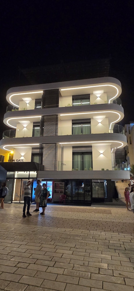Lion Gate Hotel 2/50