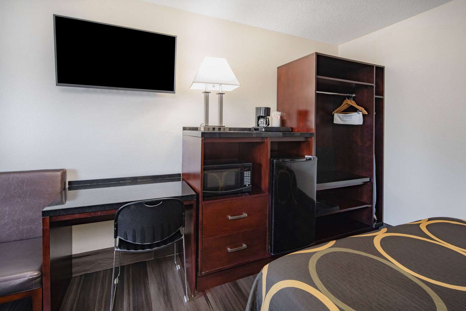 Super 8 by Wyndham San Diego Hotel Circle 40/58