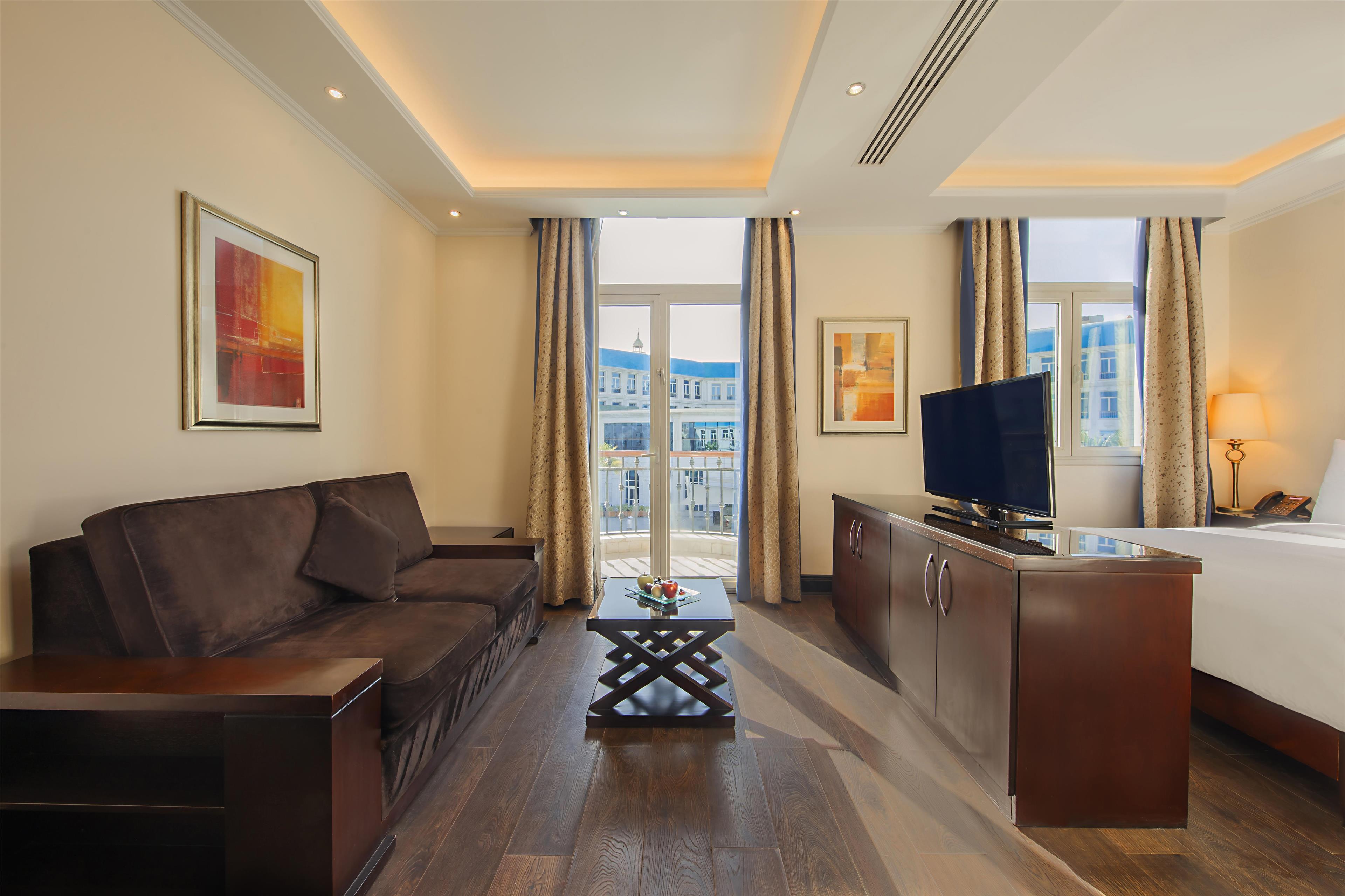 Room, Balcony