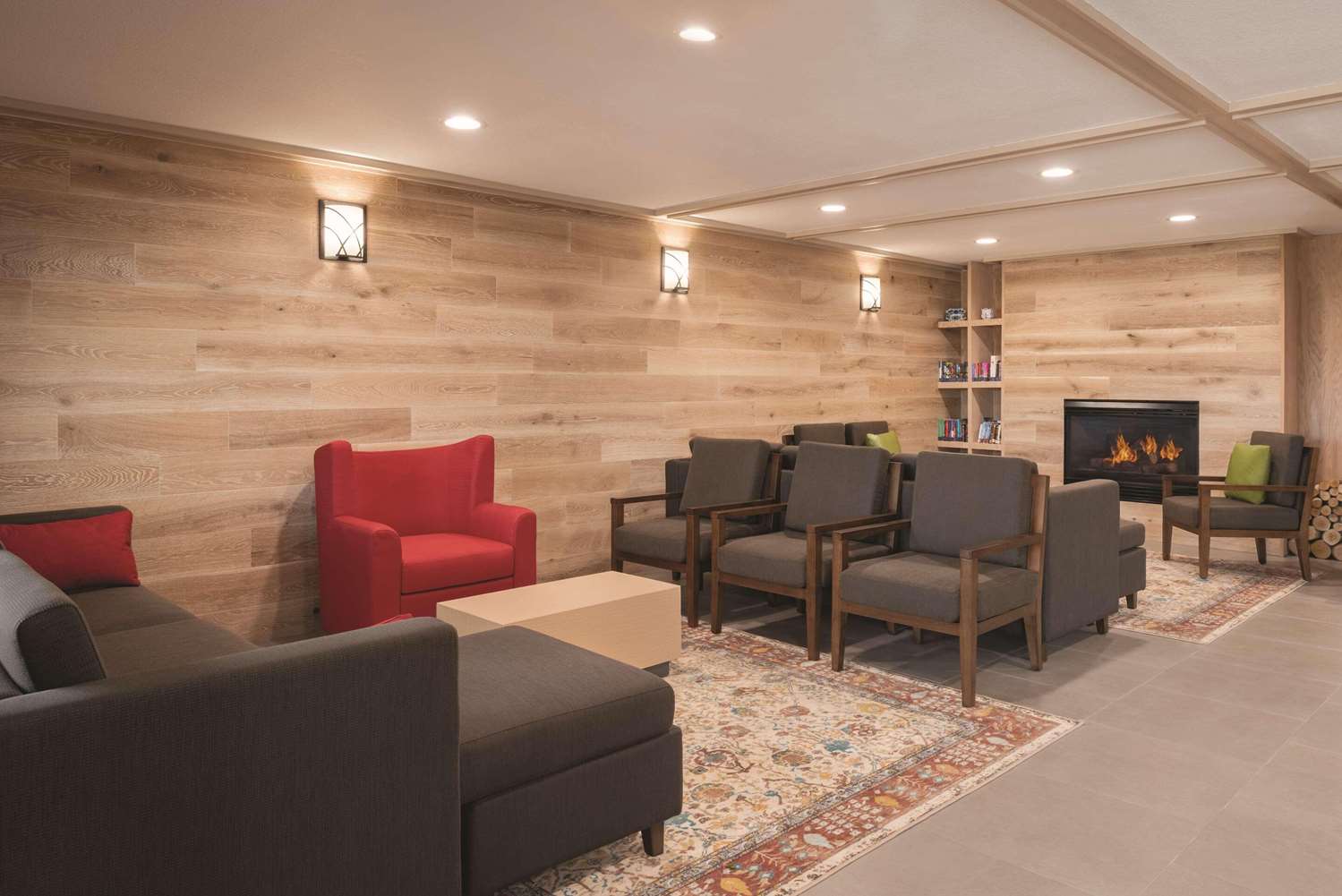 Country Inn & Suites by Radisson, Pella, IA 16/30