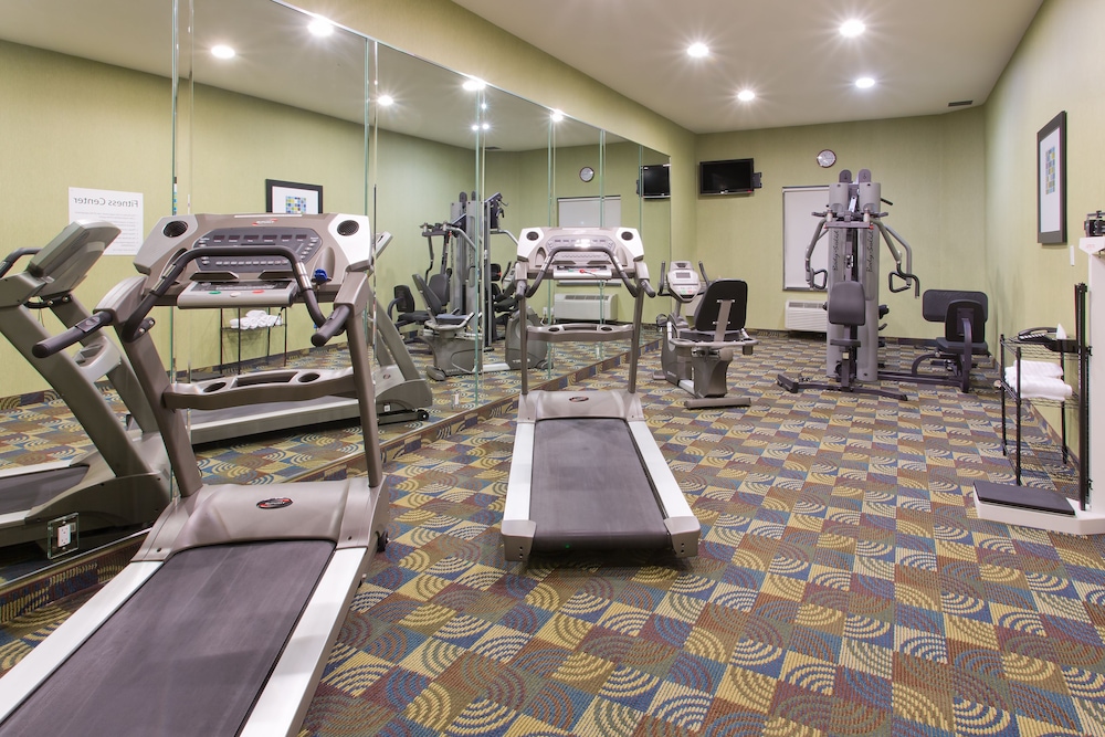 Holiday Inn Express Hotel And Suites Alvarado 32/50