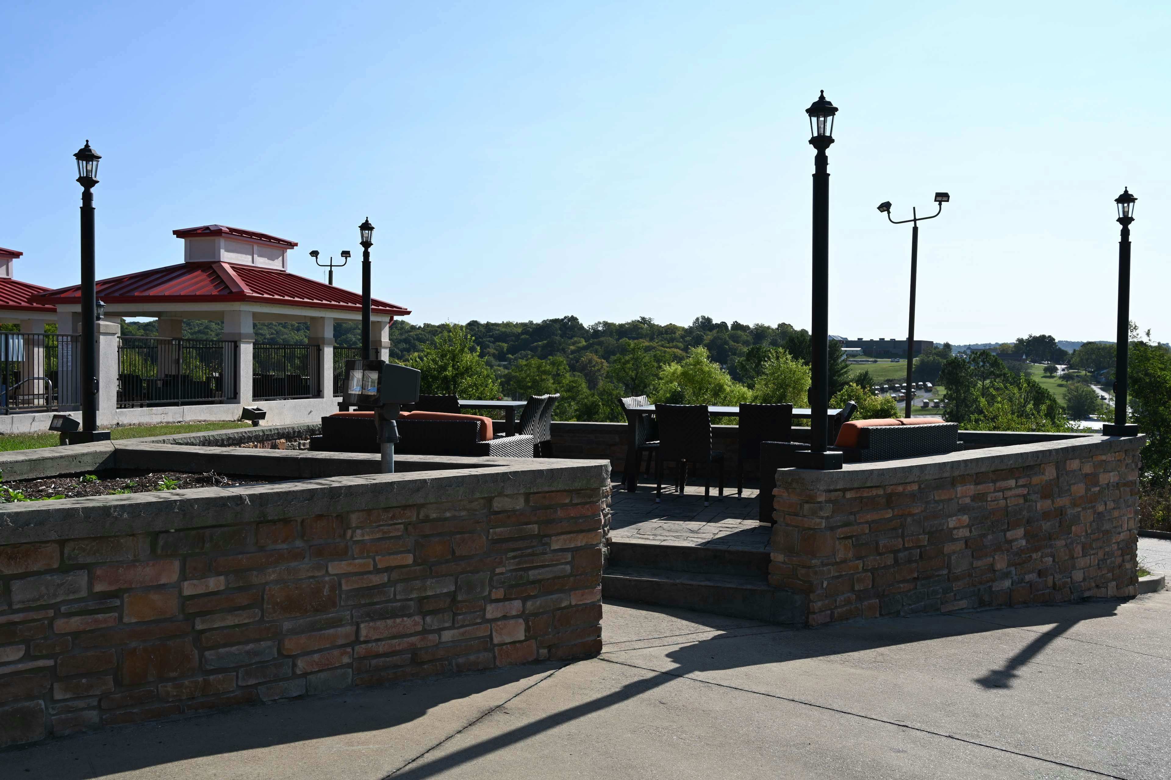 Giles Hotel Inn & Suites 25/31