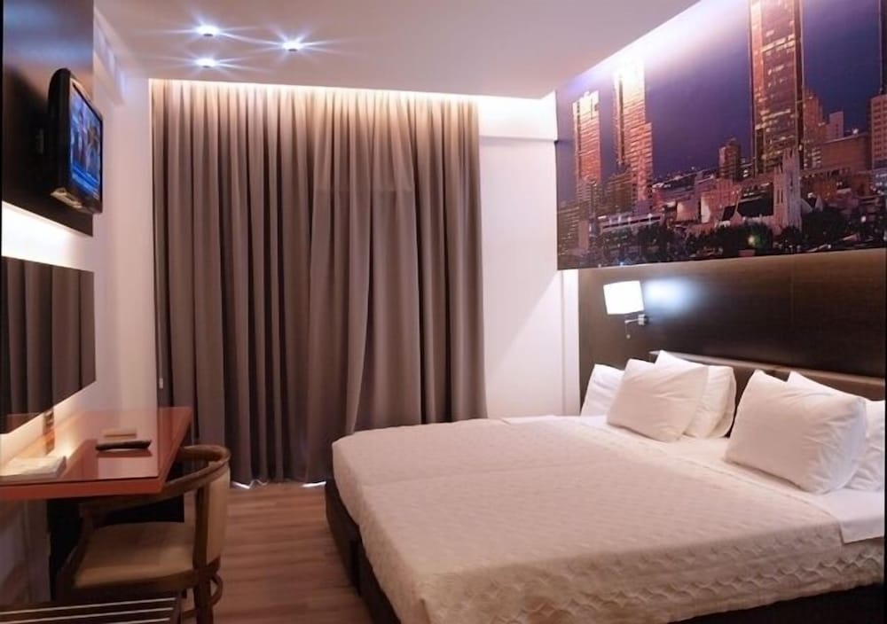 ROOM, TRIPLE