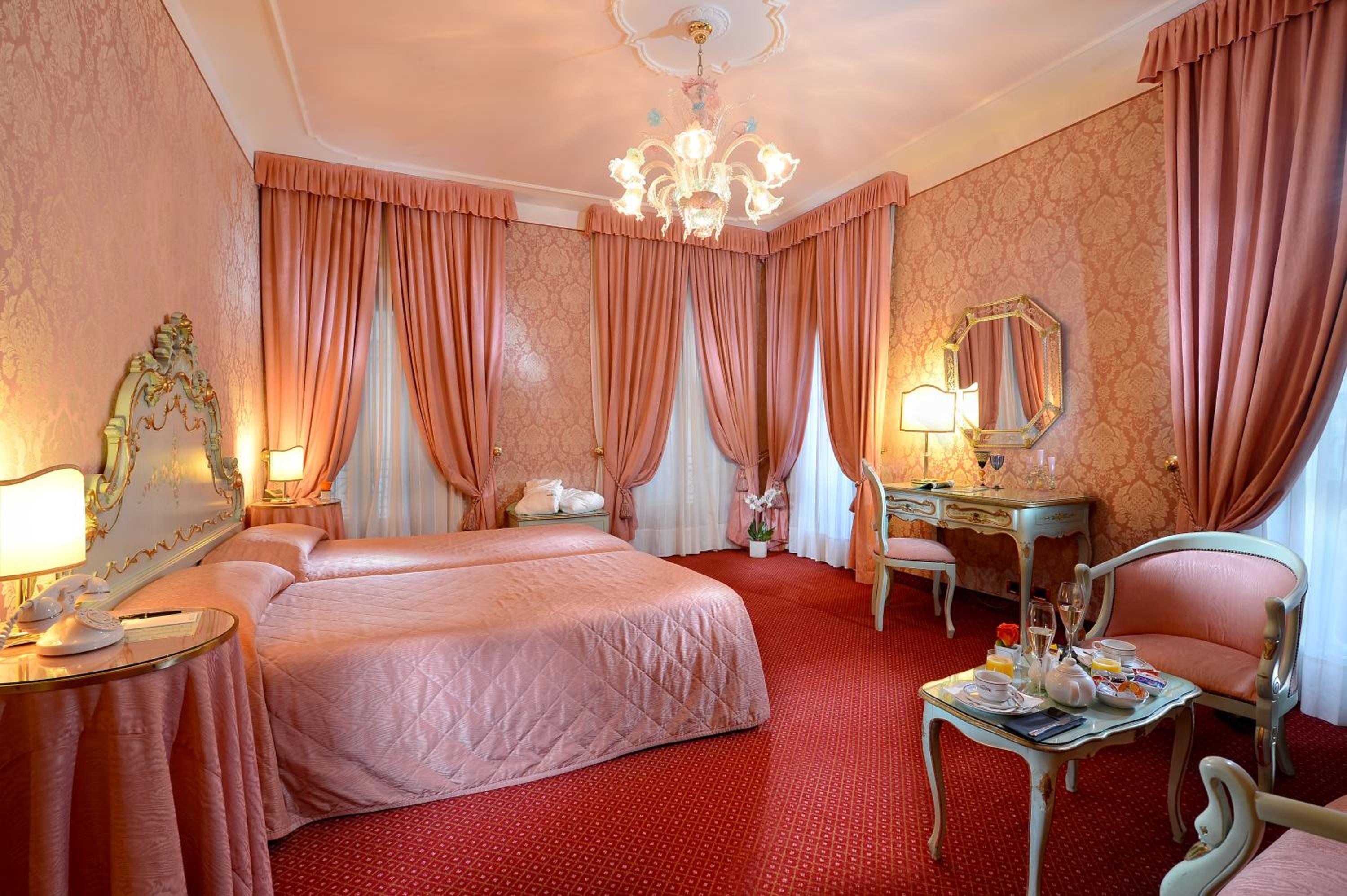 Junior Suite, Queen Bed