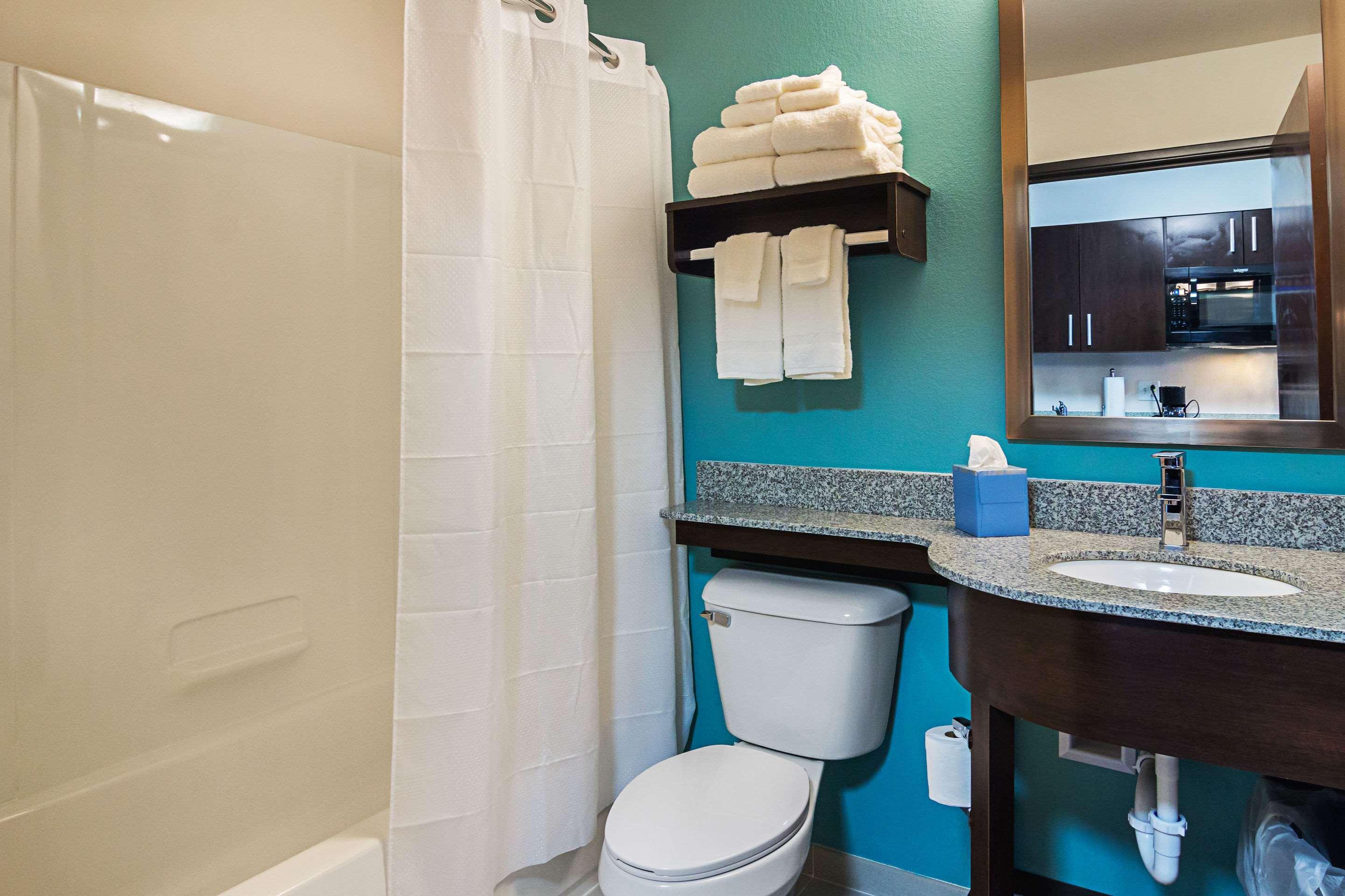 Upgrade, Efficiency, 2 Queen Beds، Suburban Studios Monaca - Pittsburgh 3/3