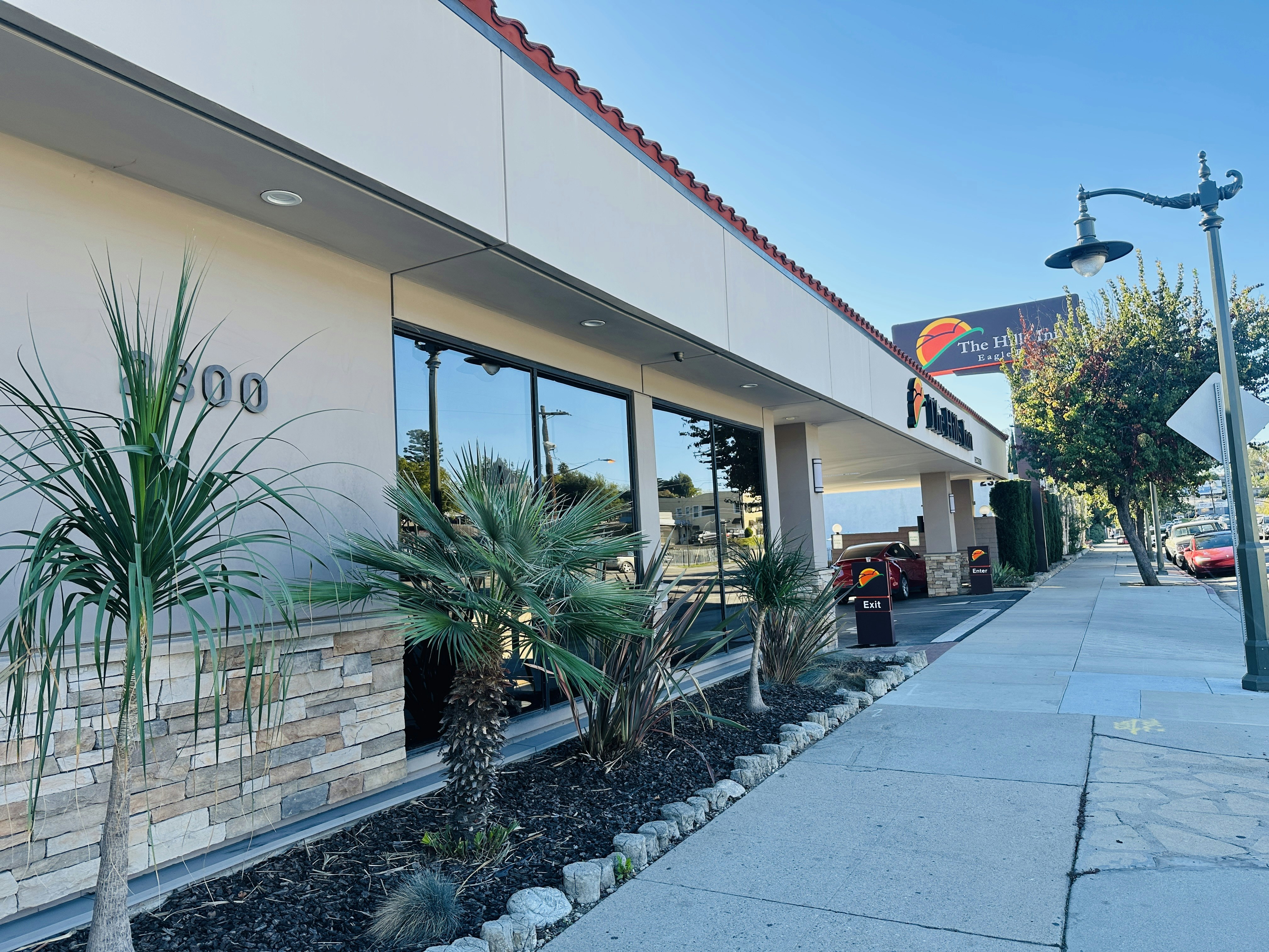 The Hills Inn Eagle Rock 50/55