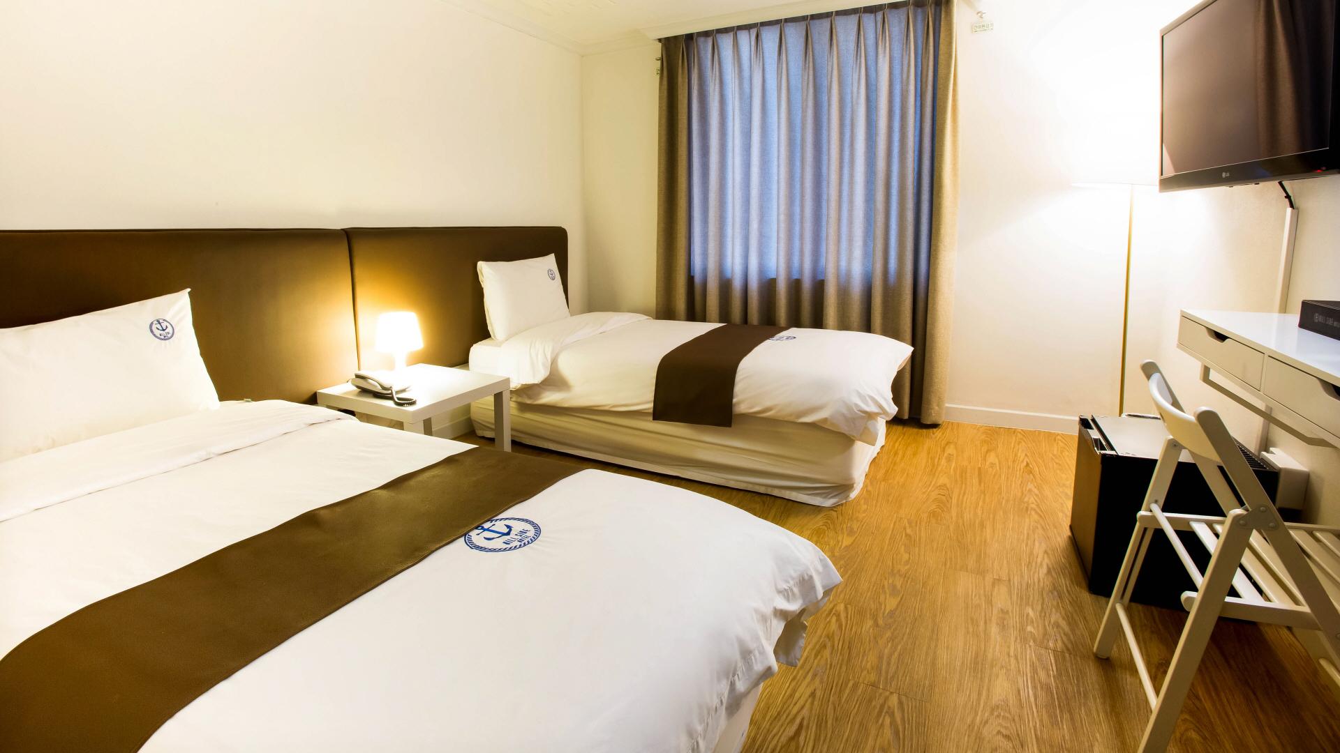 ROOM ASSIGNED ON ARRIVAL