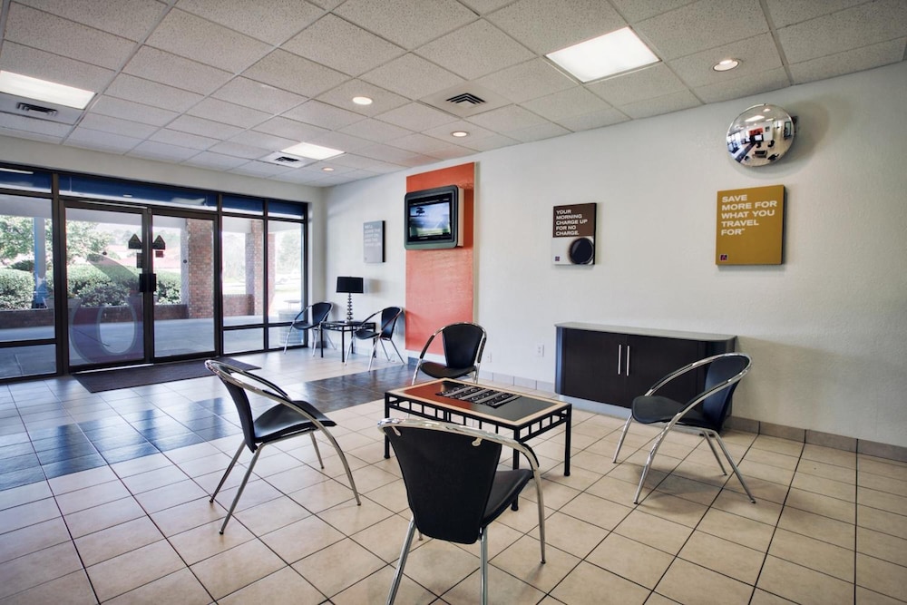 Motel6 Tallahassee, FL - Downtown 36/59
