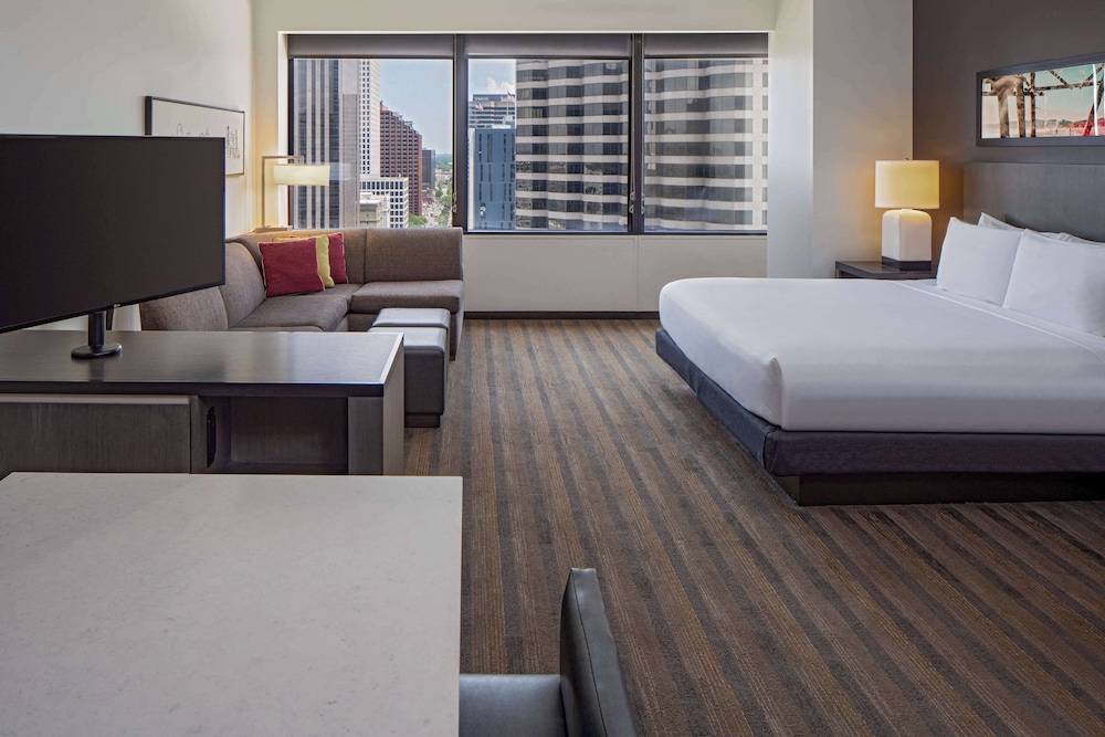 STUDIO, SUITE, KING BED, HIGH FLOOR