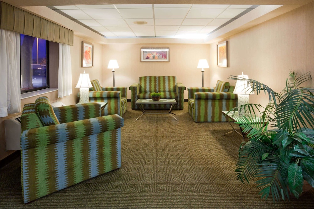 La Quinta Inn by Wyndham Minneapolis Airport Bloomington 38/53
