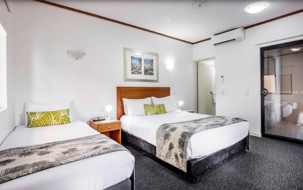 Mercure Darwin Airport Resort 32/83
