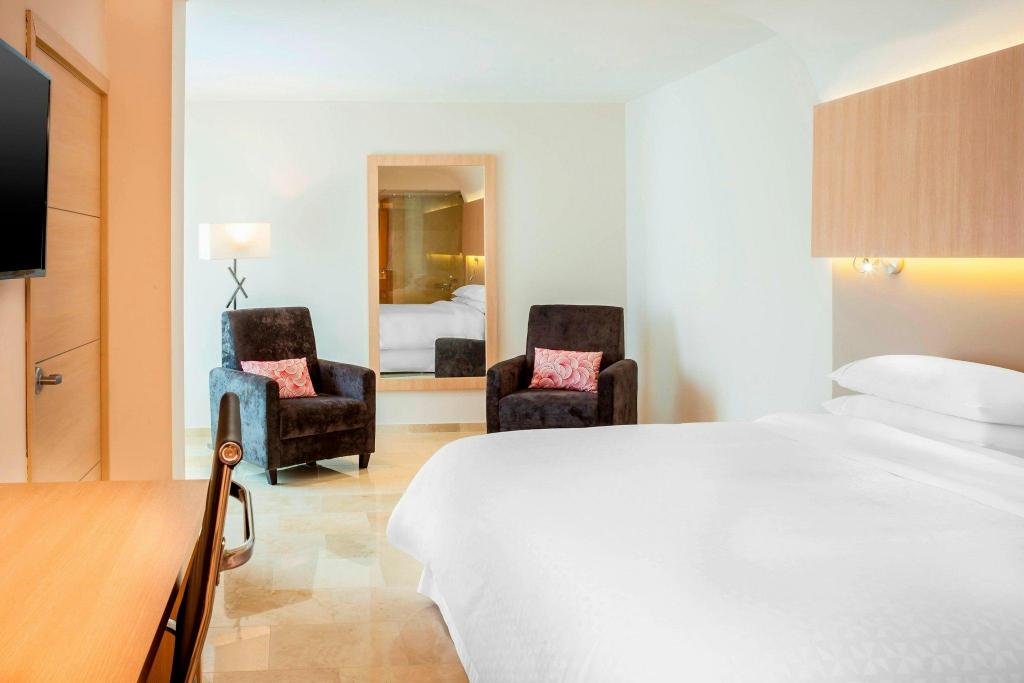 1 Bedroom, Junior Suite, King Bed