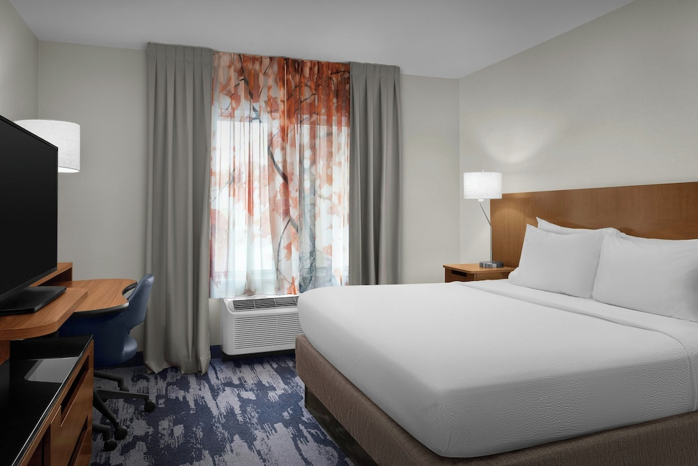 Fairfield Inn Suites Fayetteville North 9/50