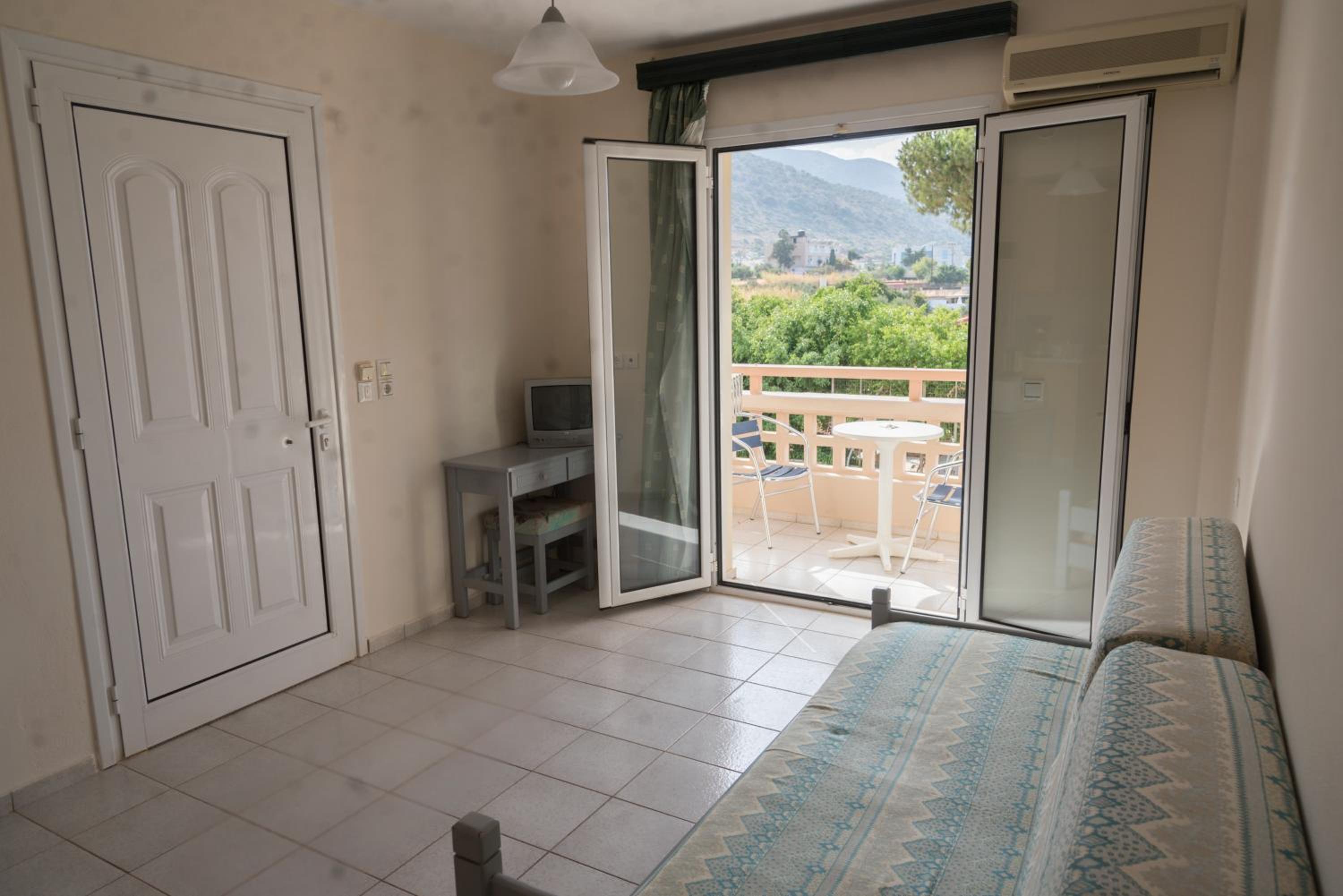 Sunset Studios Apartments 28/50