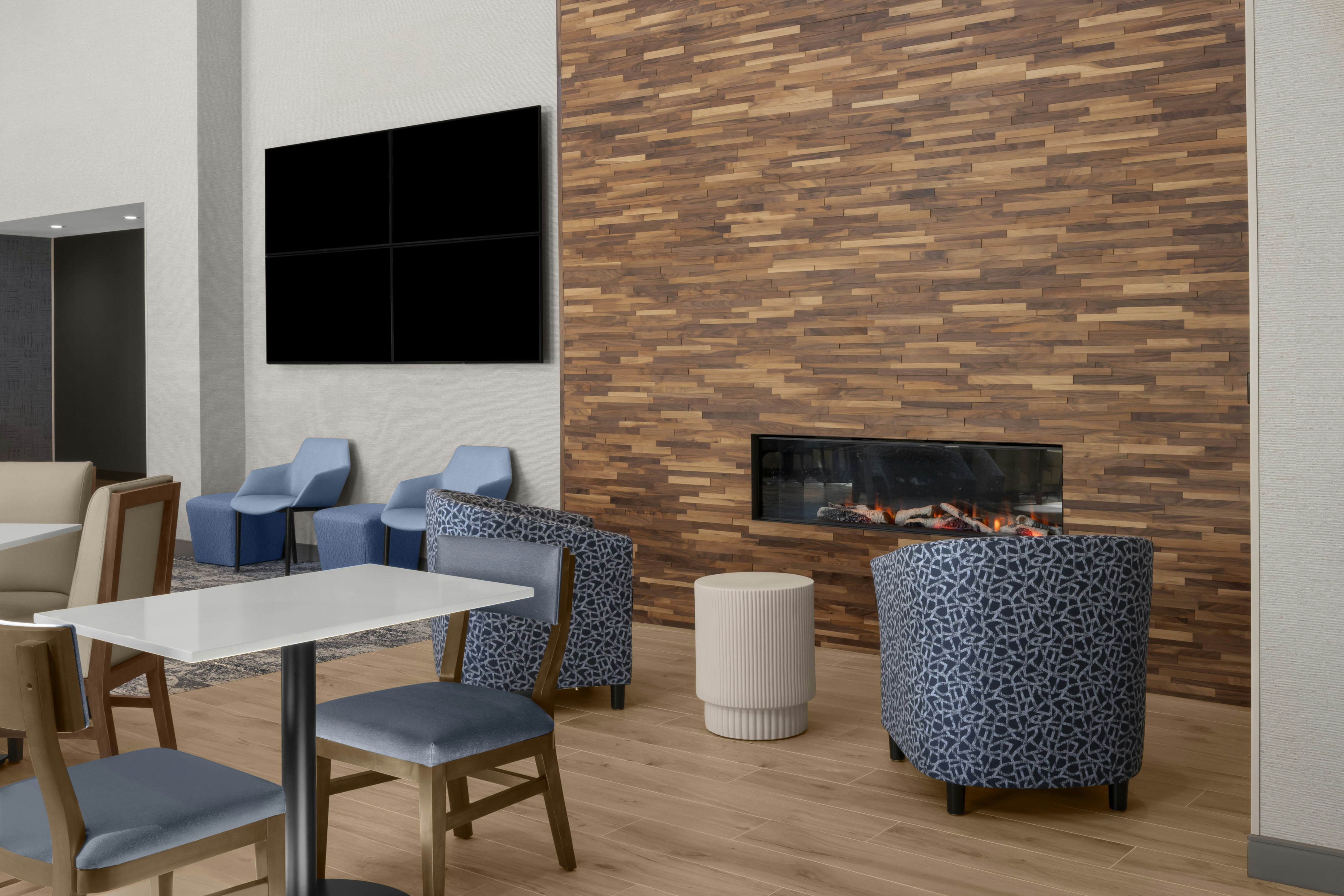 Hampton Inn & Suites by Hilton Long Island Farmingdale 21/29