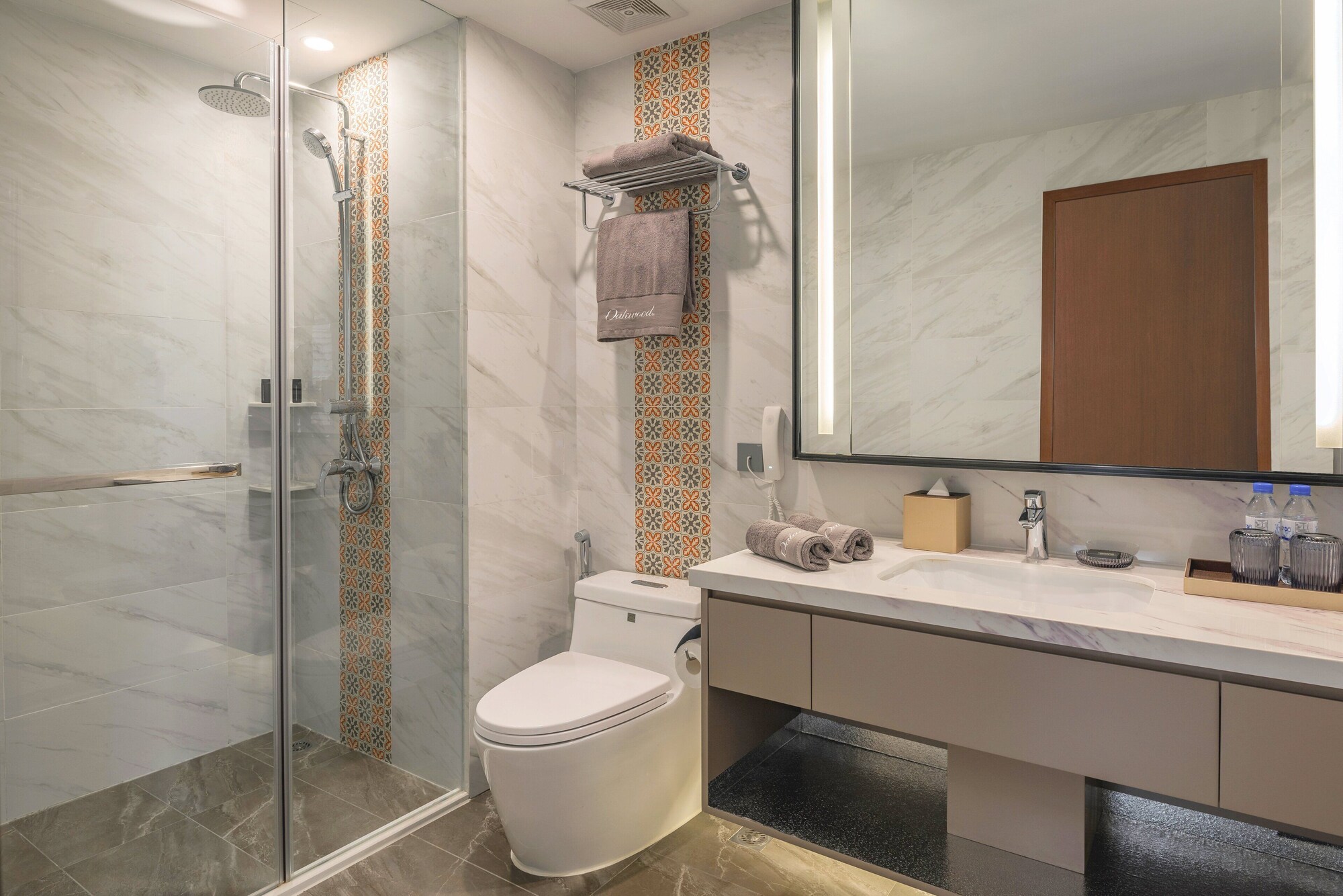 غرفة سوبيريور بسرير كينج، Oakwood Premier Phnom Penh 6/6