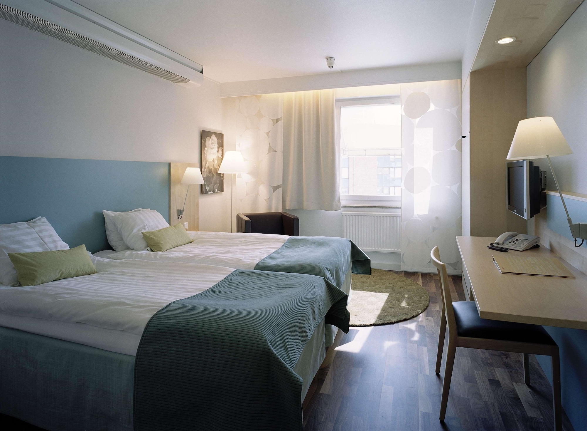 ROOM, QUADRUPLE