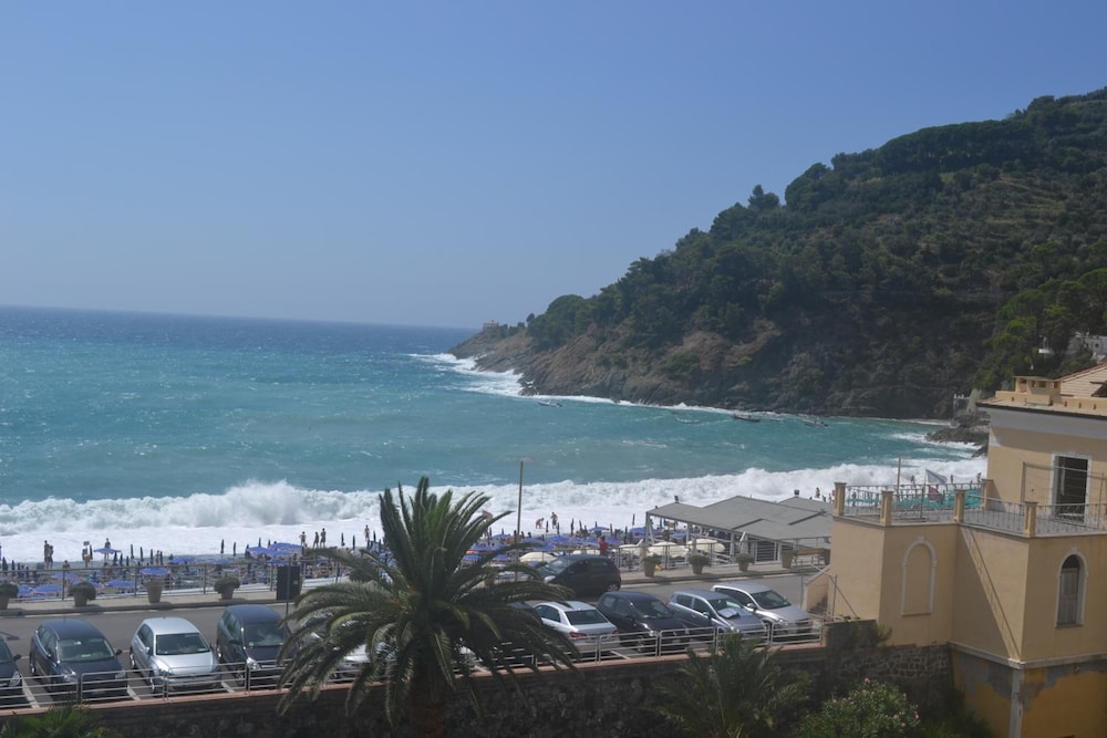 Hotel delle Rose 64/72