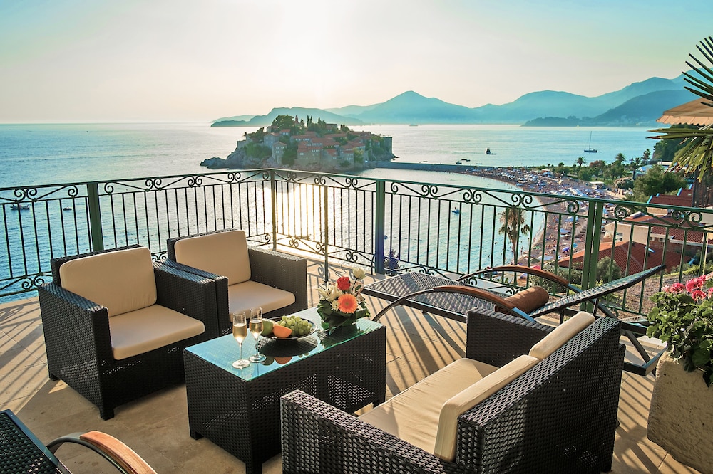 Hotel Azimut 28/50