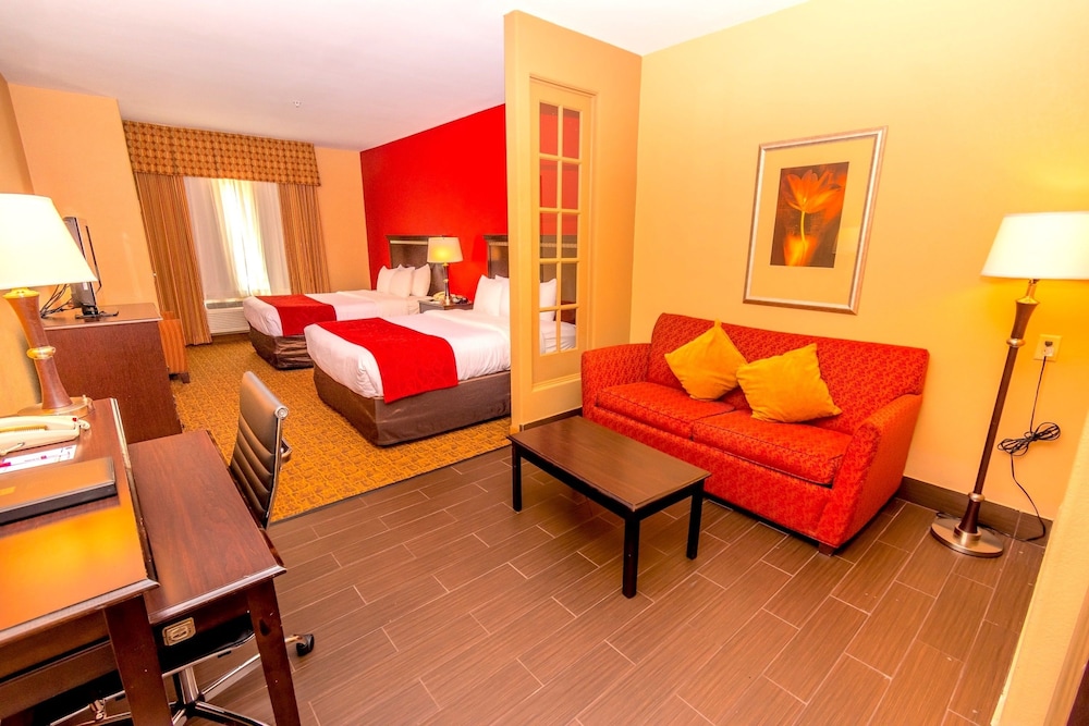 Spark By Hilton Pearland 31/37