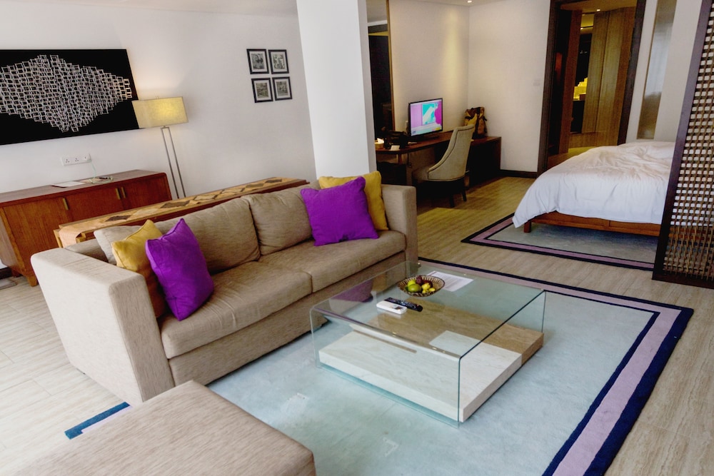 Lv8 Resort Hotel 48/72