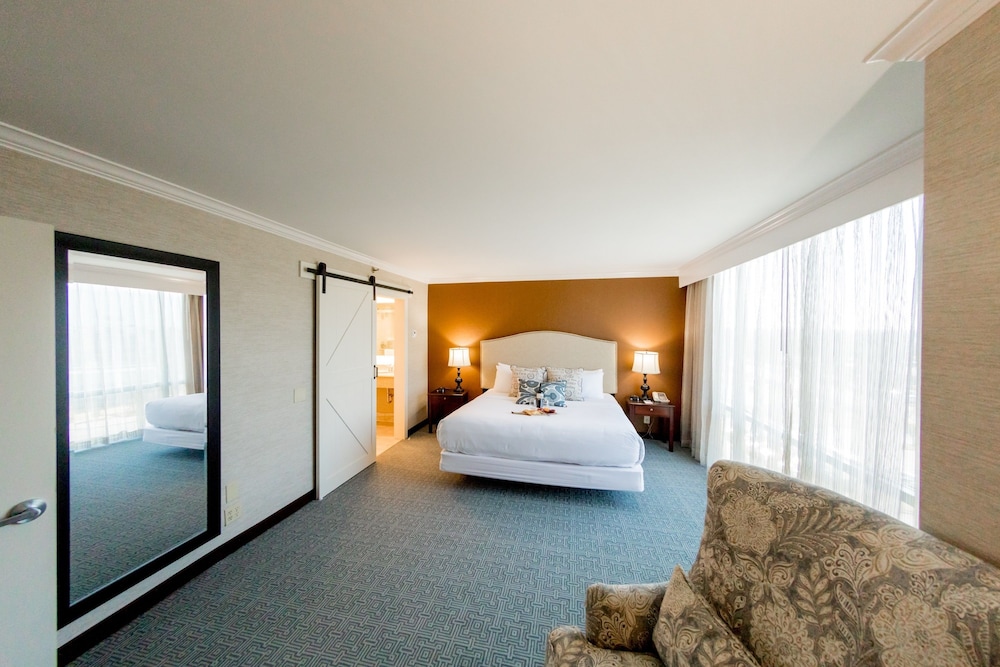 Embassy Suites By Hilton Lexington Green 8/52