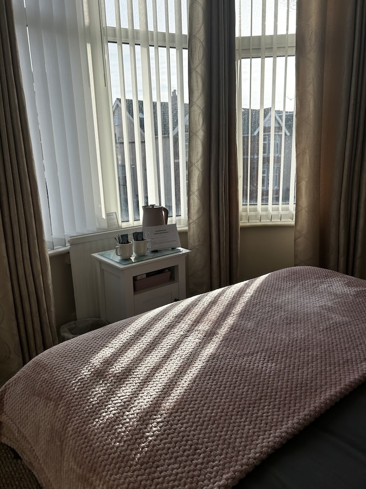 DELUXE, DOUBLE BED