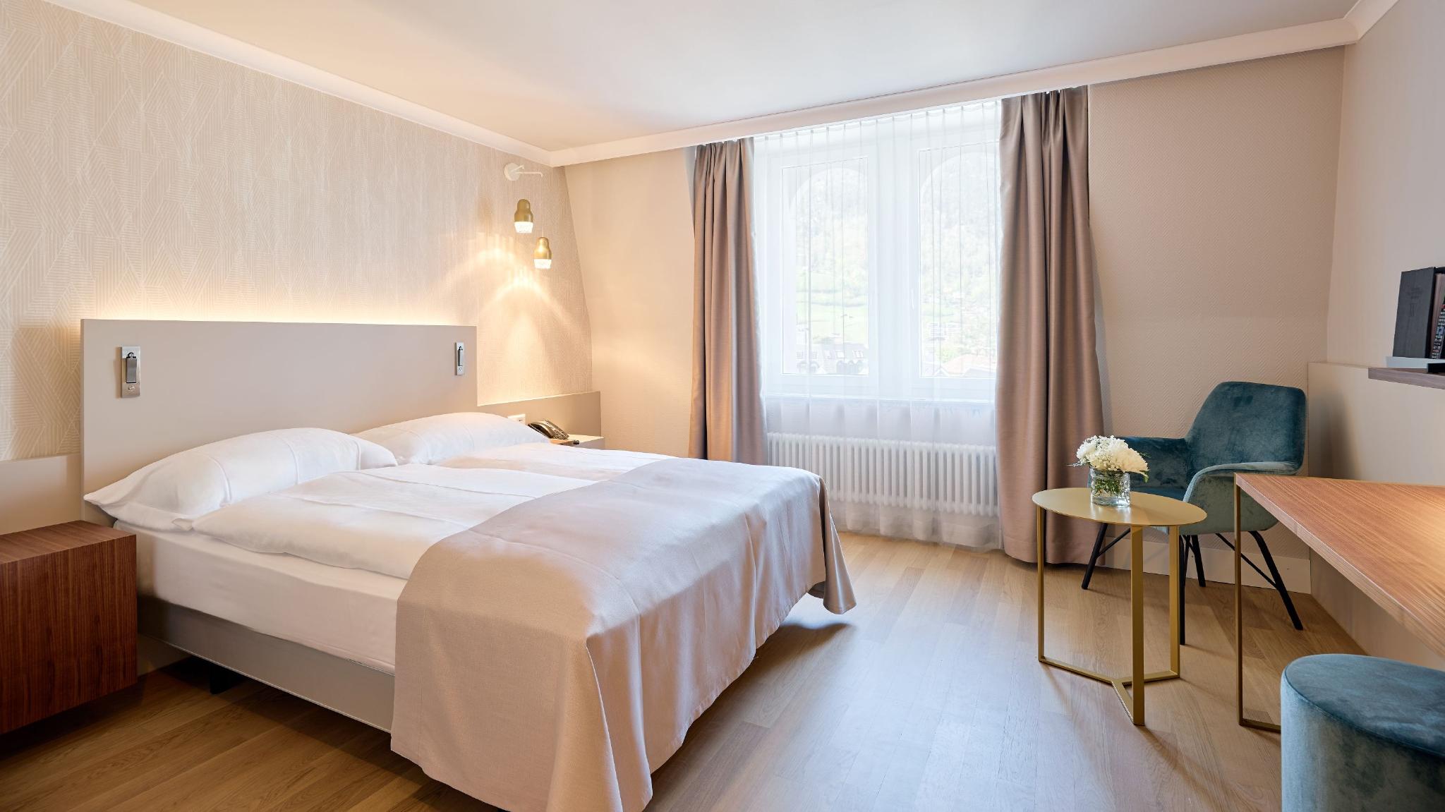 Superior, Queen Bed, Village View, No Balcony