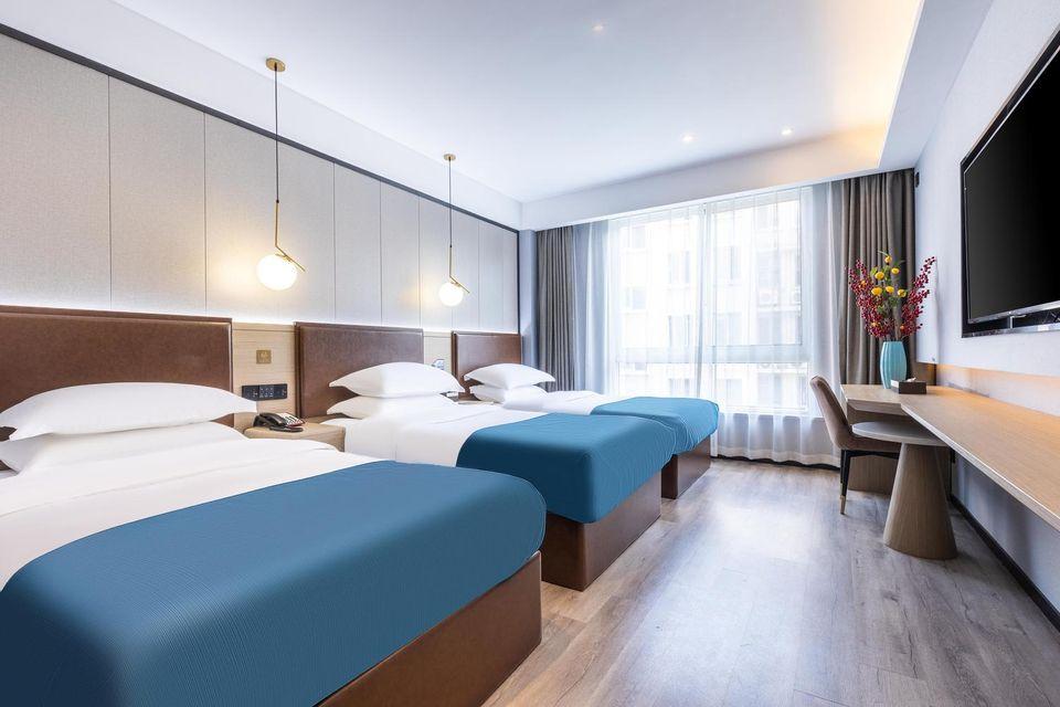 ROOM, TRIPLE