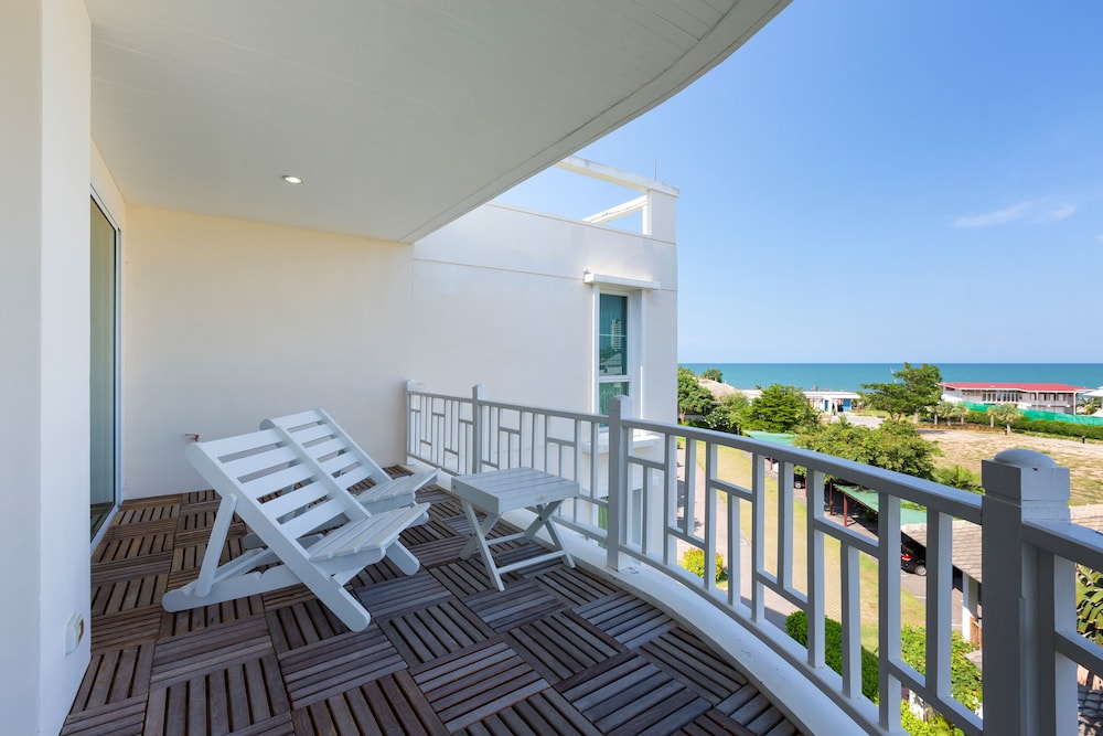 Baan Poolom Beachfront Condominium 2/50