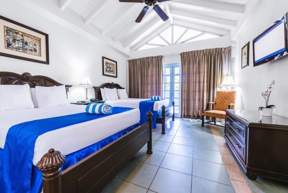 Deluxe, 2 Double Beds, Pool Access