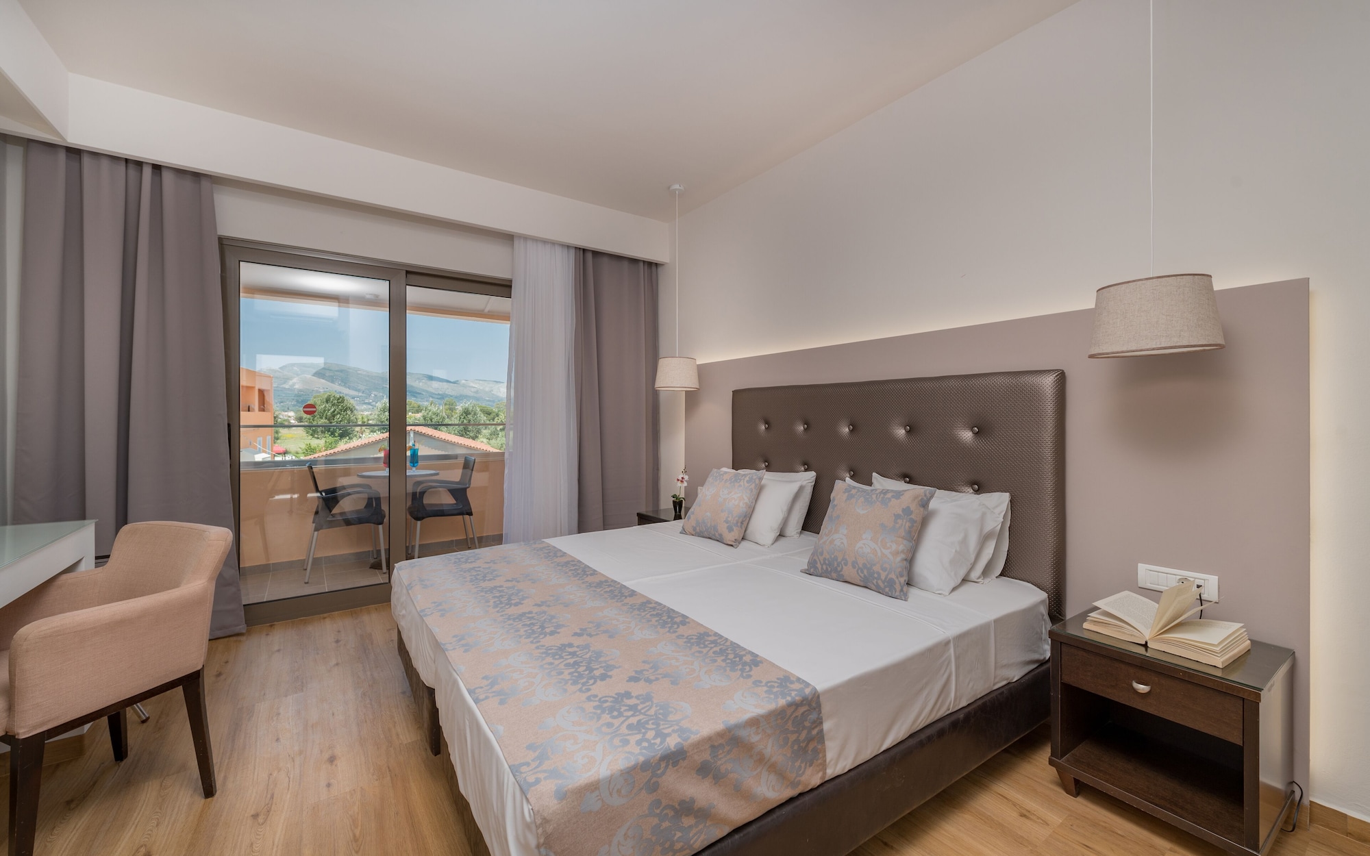 SUPERIOR, DOUBLE OR TWIN BED