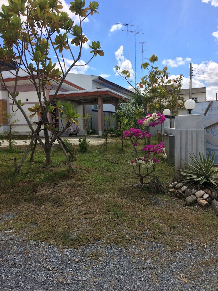 Suanrak Resort 8/16