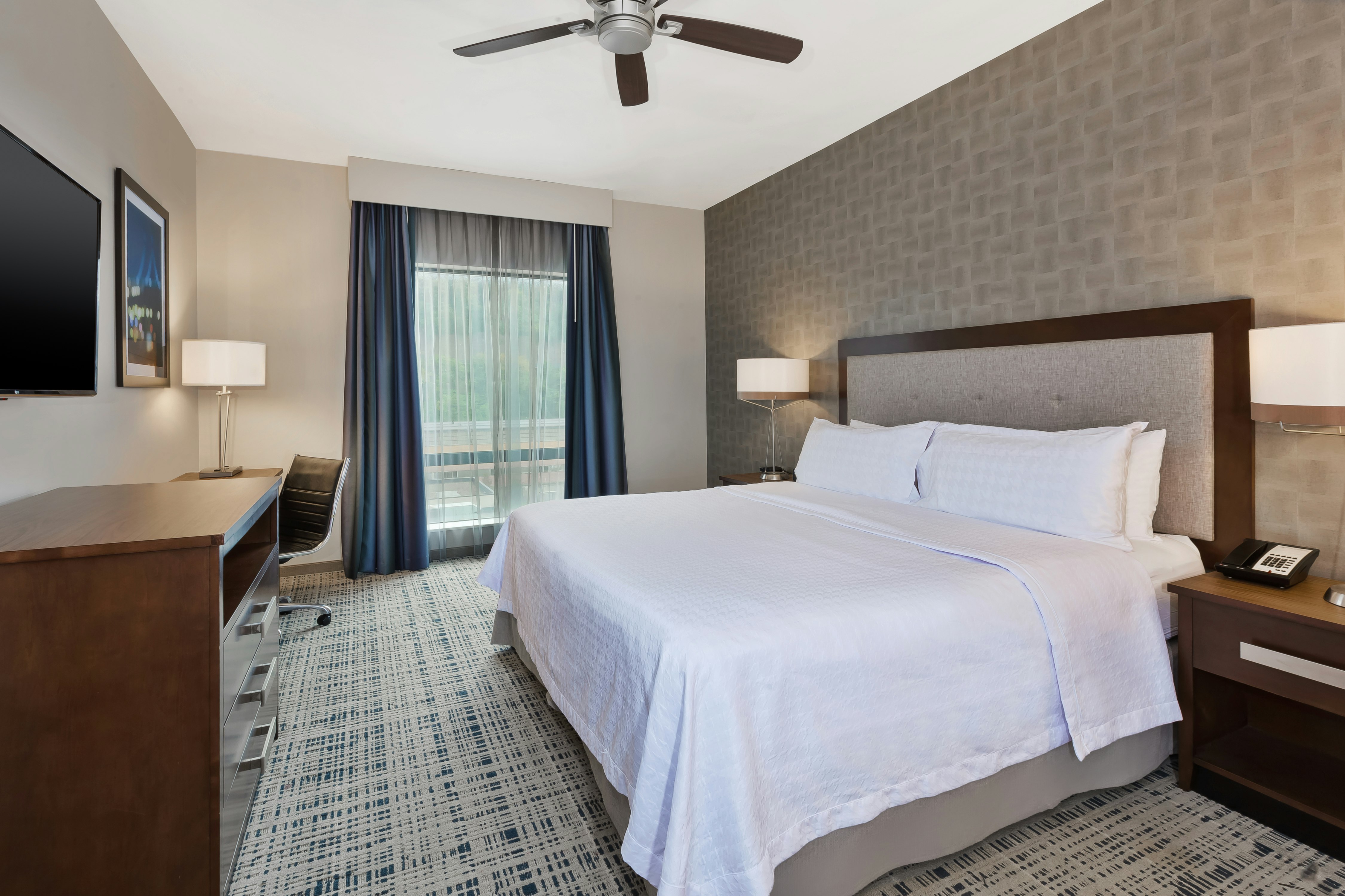 1 BEDROOM, SUITE, KING BED