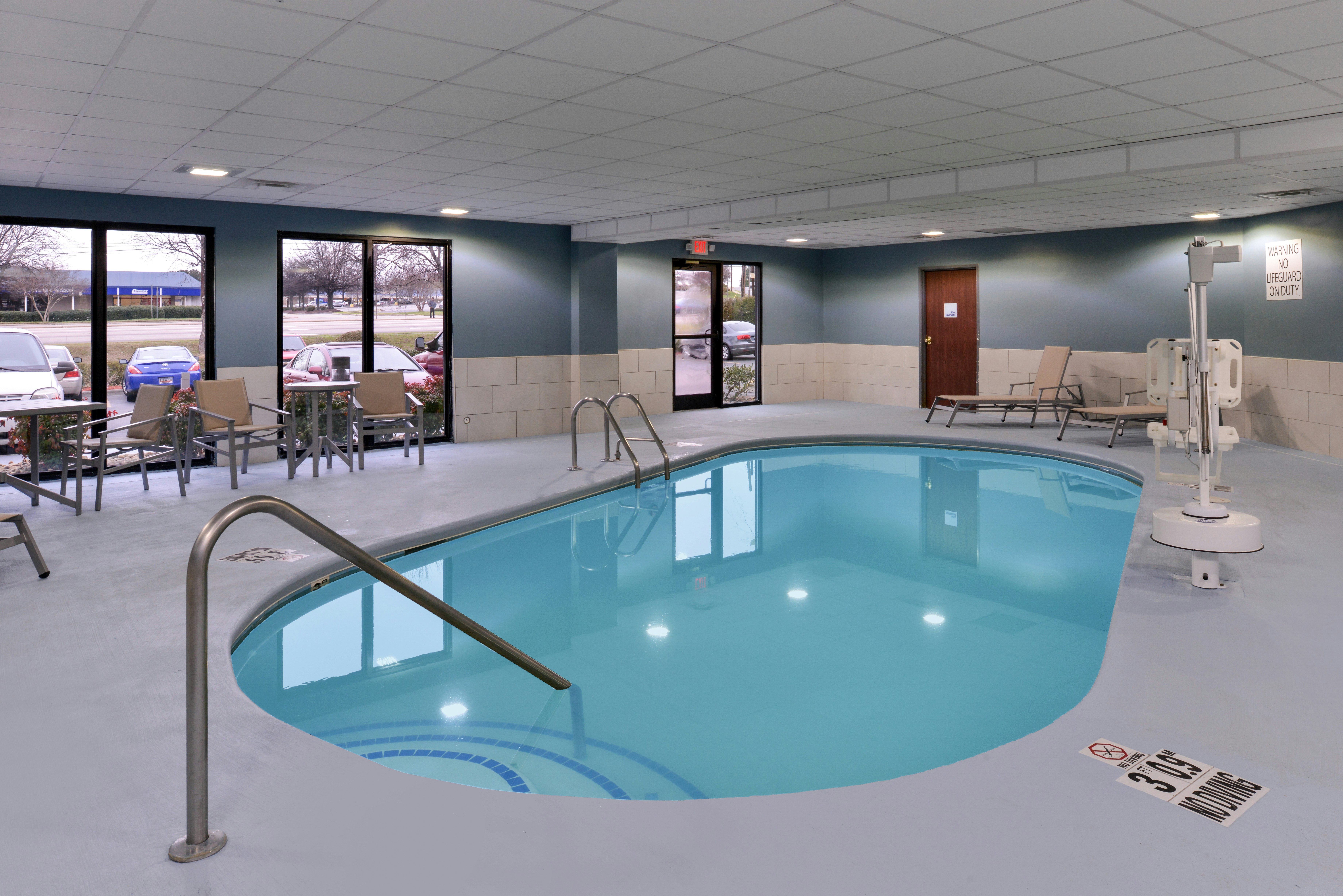 Holiday Inn Express Suites Raleigh Ne Medical Ctr Area 39/74