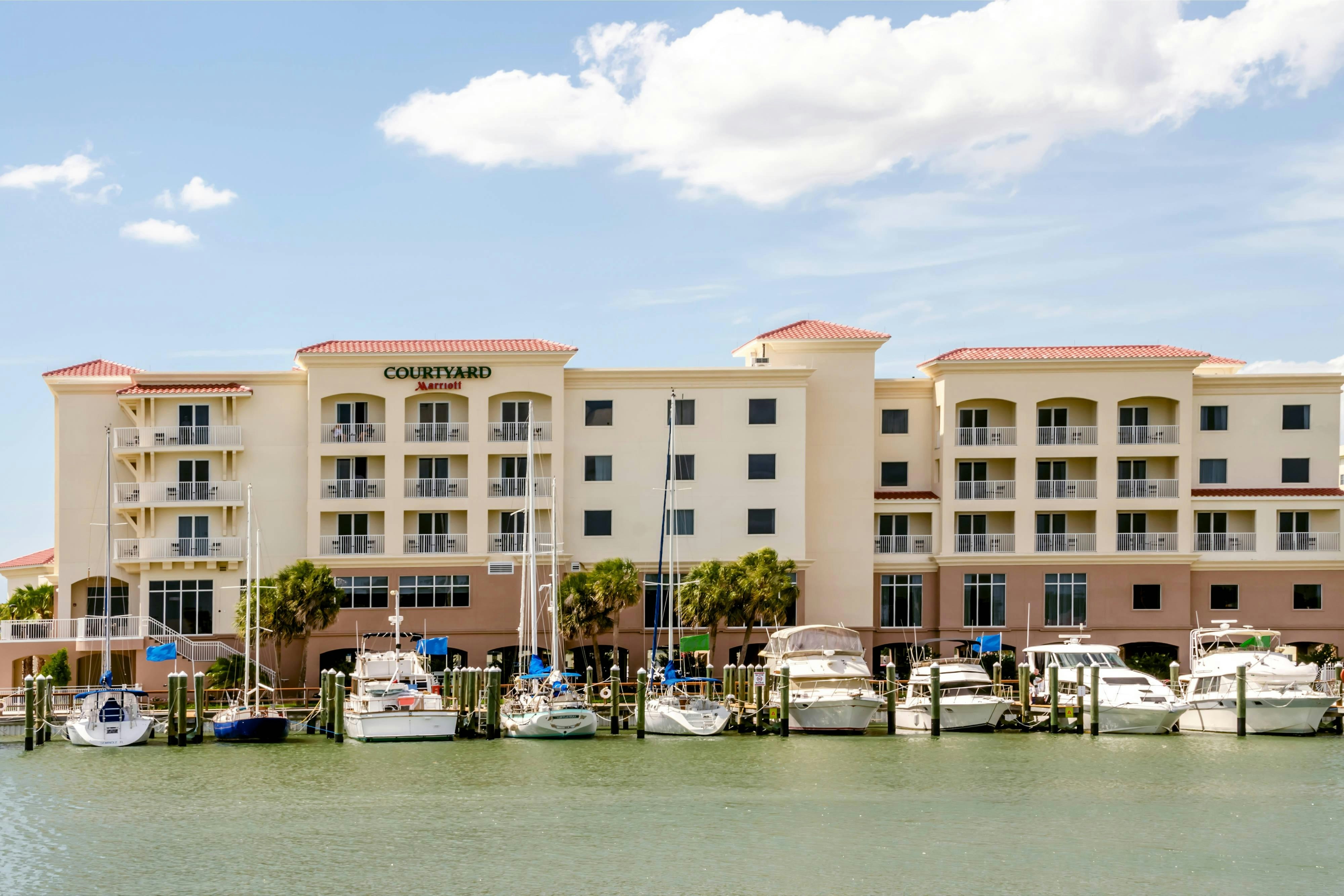 Courtyard St Petersburg Clearwater Madeira Beach 17/20