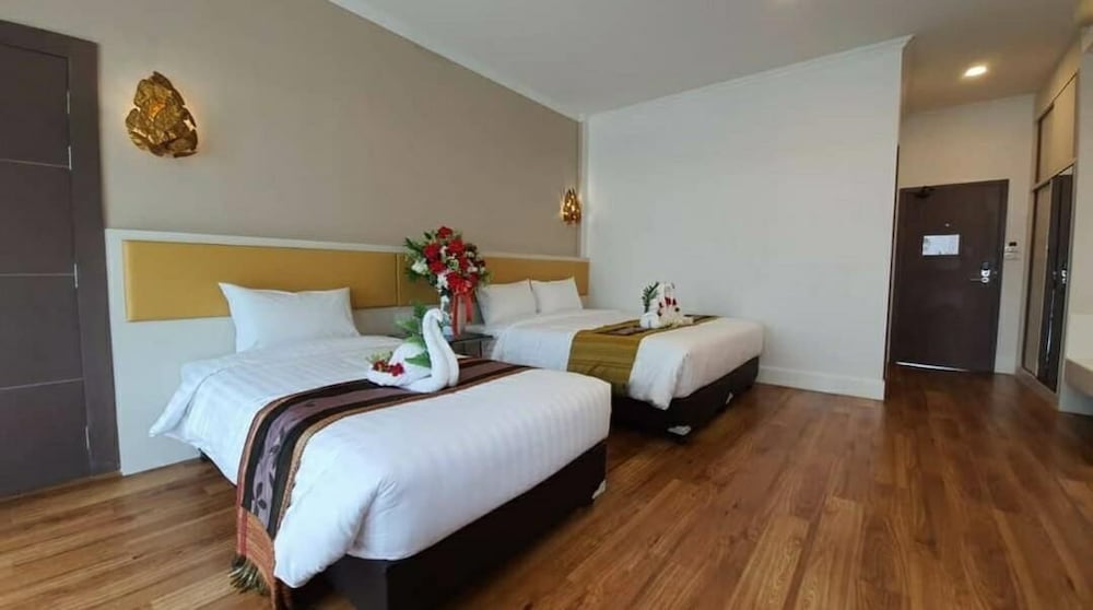 Swan Lake Hotel Sattahip 15/23