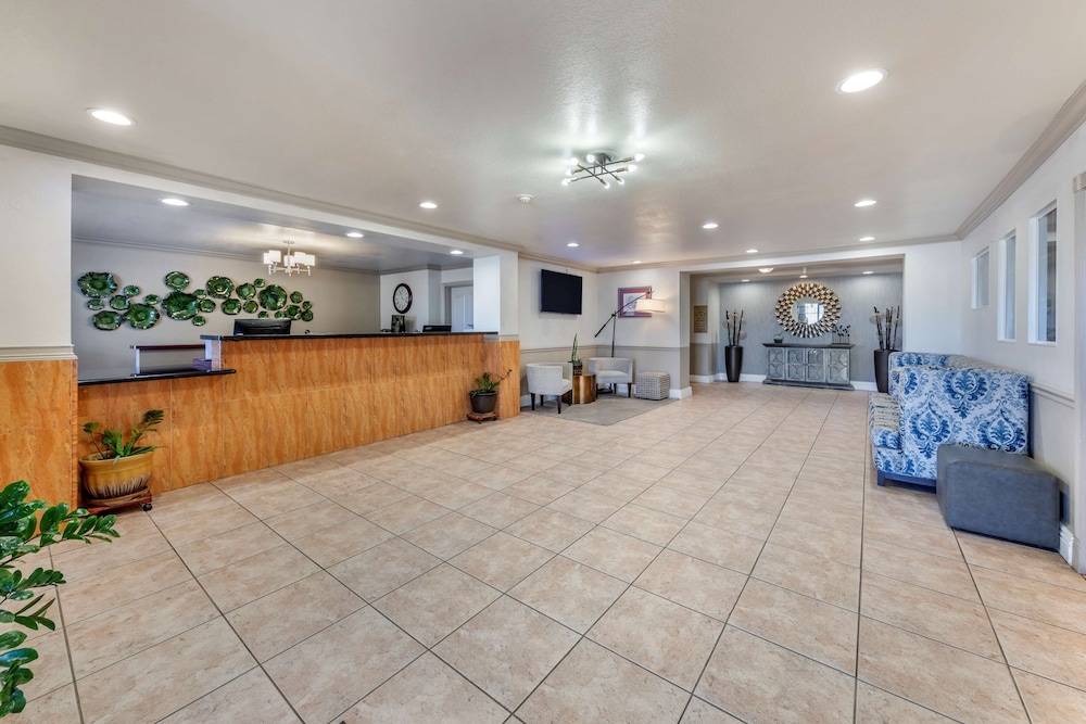 Best Western Plus John Jay Inn & Suites 12/37