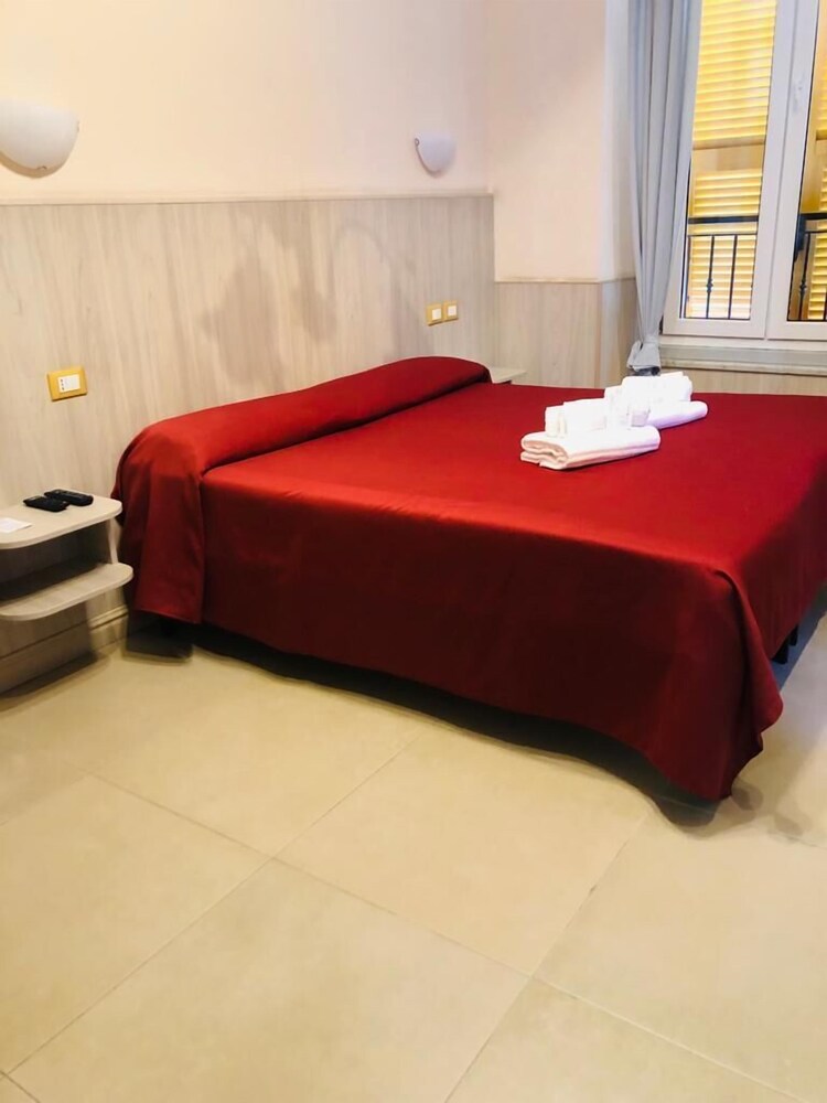 ROOM, TWIN BEDS