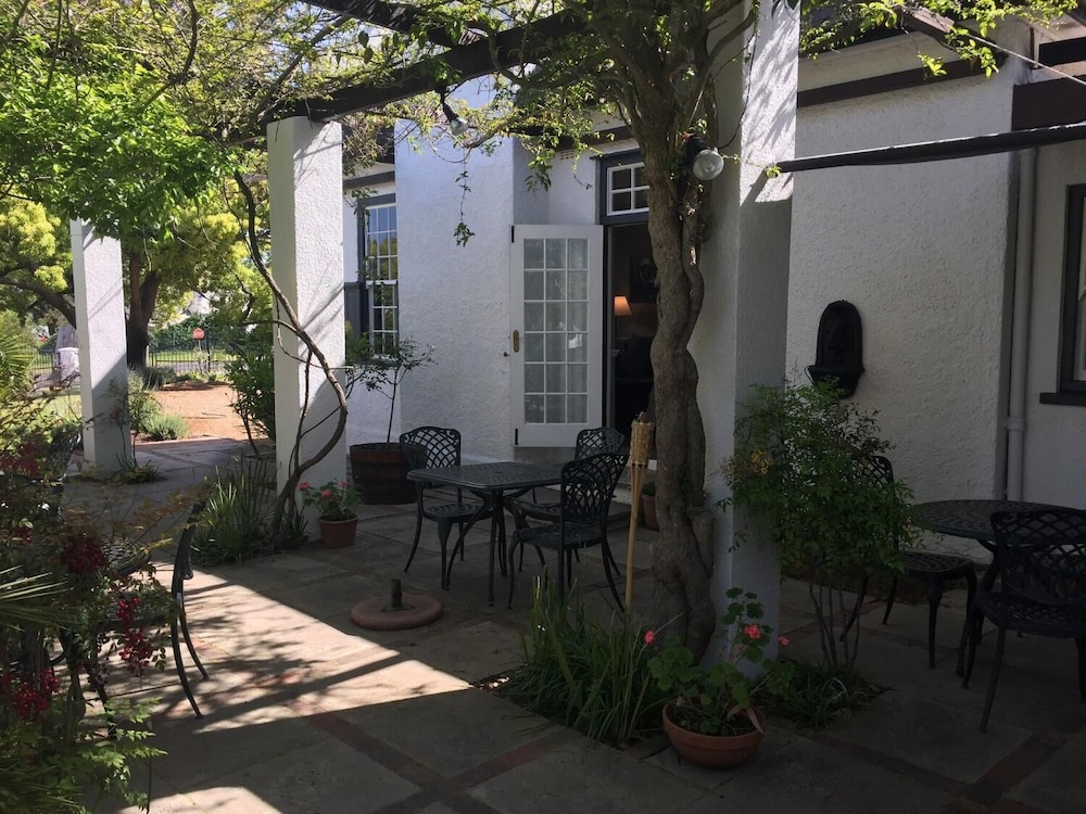 Albourne Guesthouse 4/48
